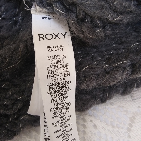 Roxy Chunky Knit Infinity Scarf Grey - Picture 7 of 8